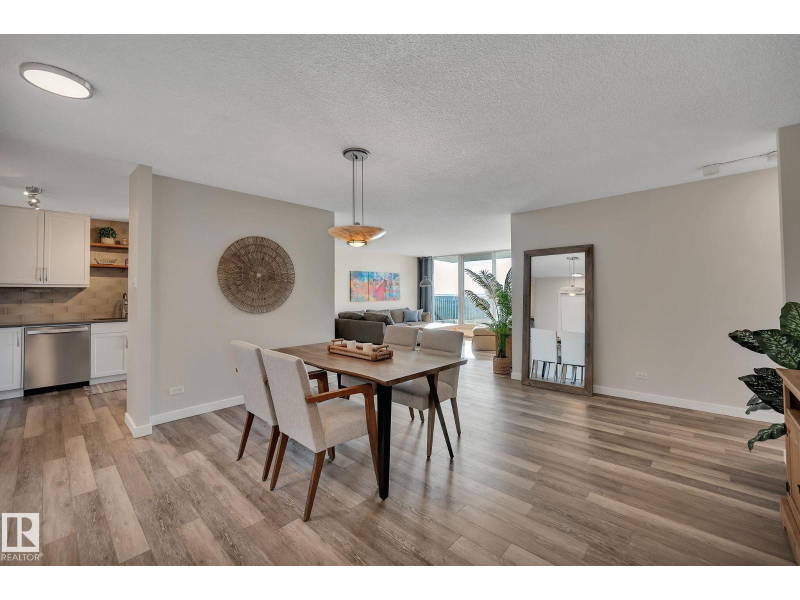 #2202 9923 103 ST NW