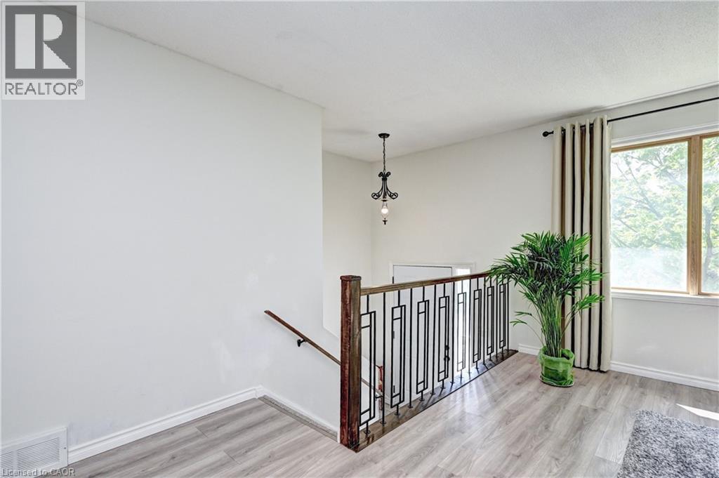 92 PINEMEADOW Crescent