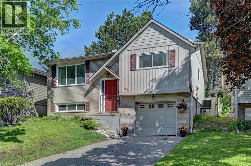92 PINEMEADOW Crescent