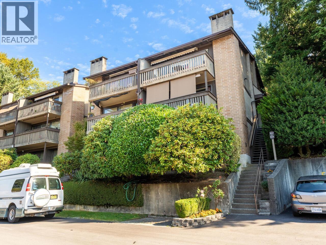Photo 1 of 30 — 1039 OLD LILLOOET ROAD, North Vancouver, BC V7J3H6
