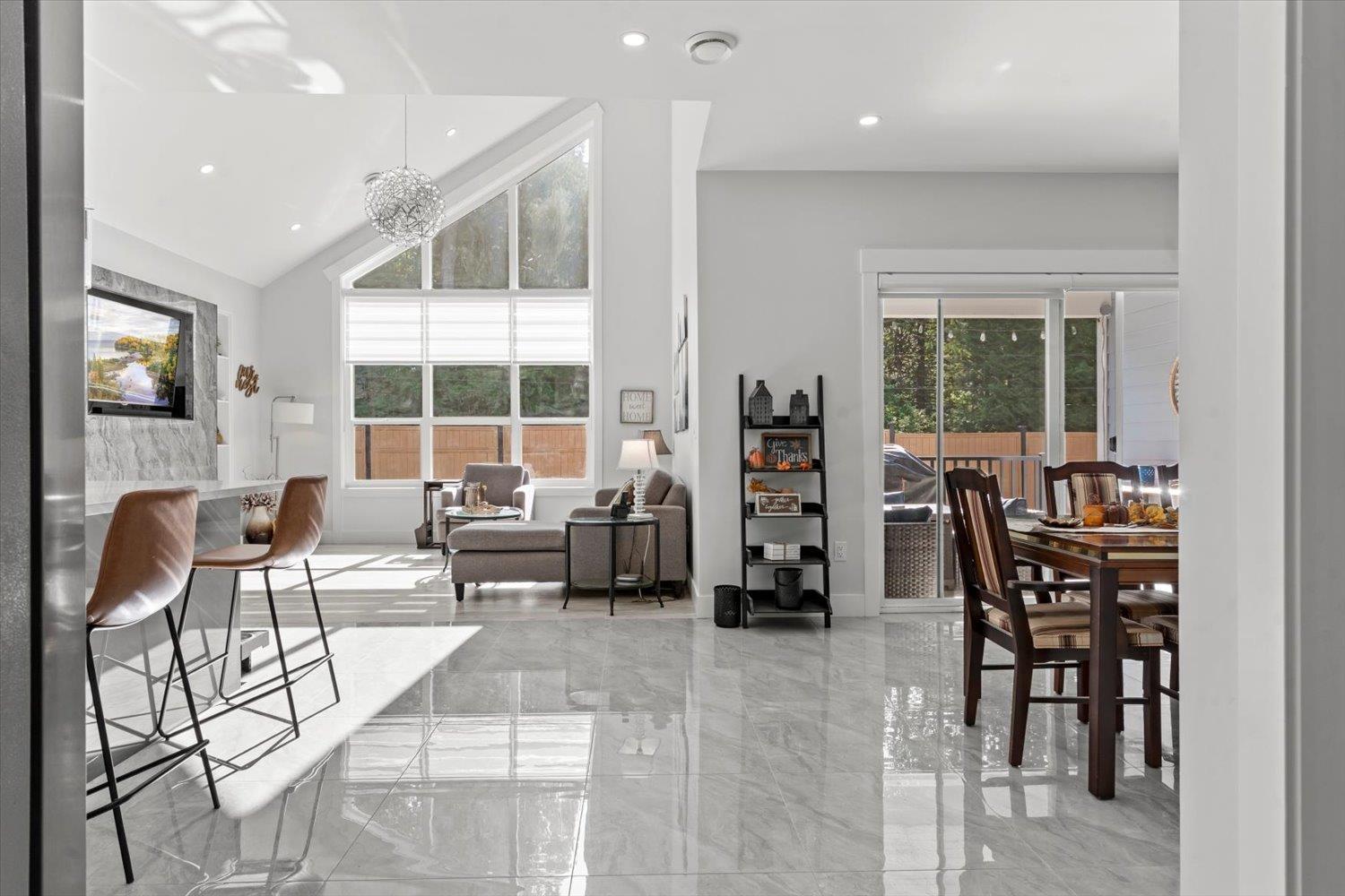 835 MYNG CRESCENT|Harrison Hot Springs