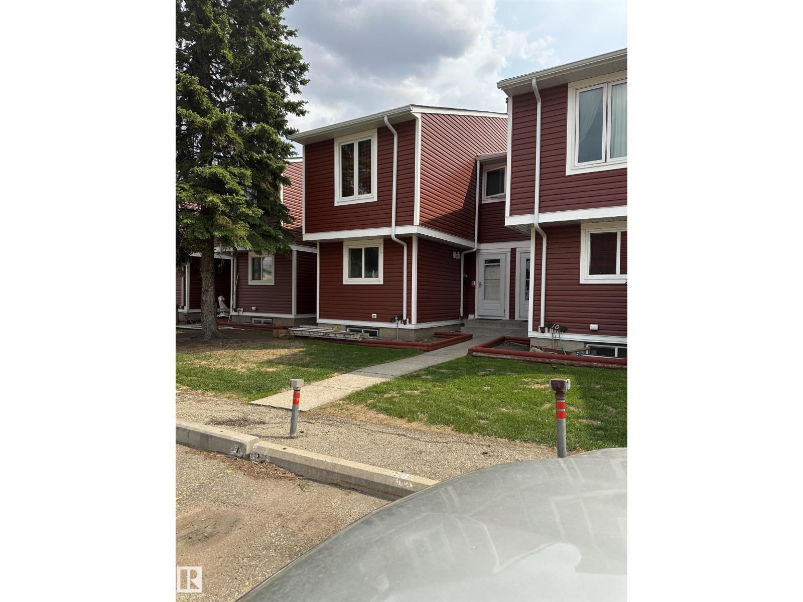 #35 4707 126 AV NW