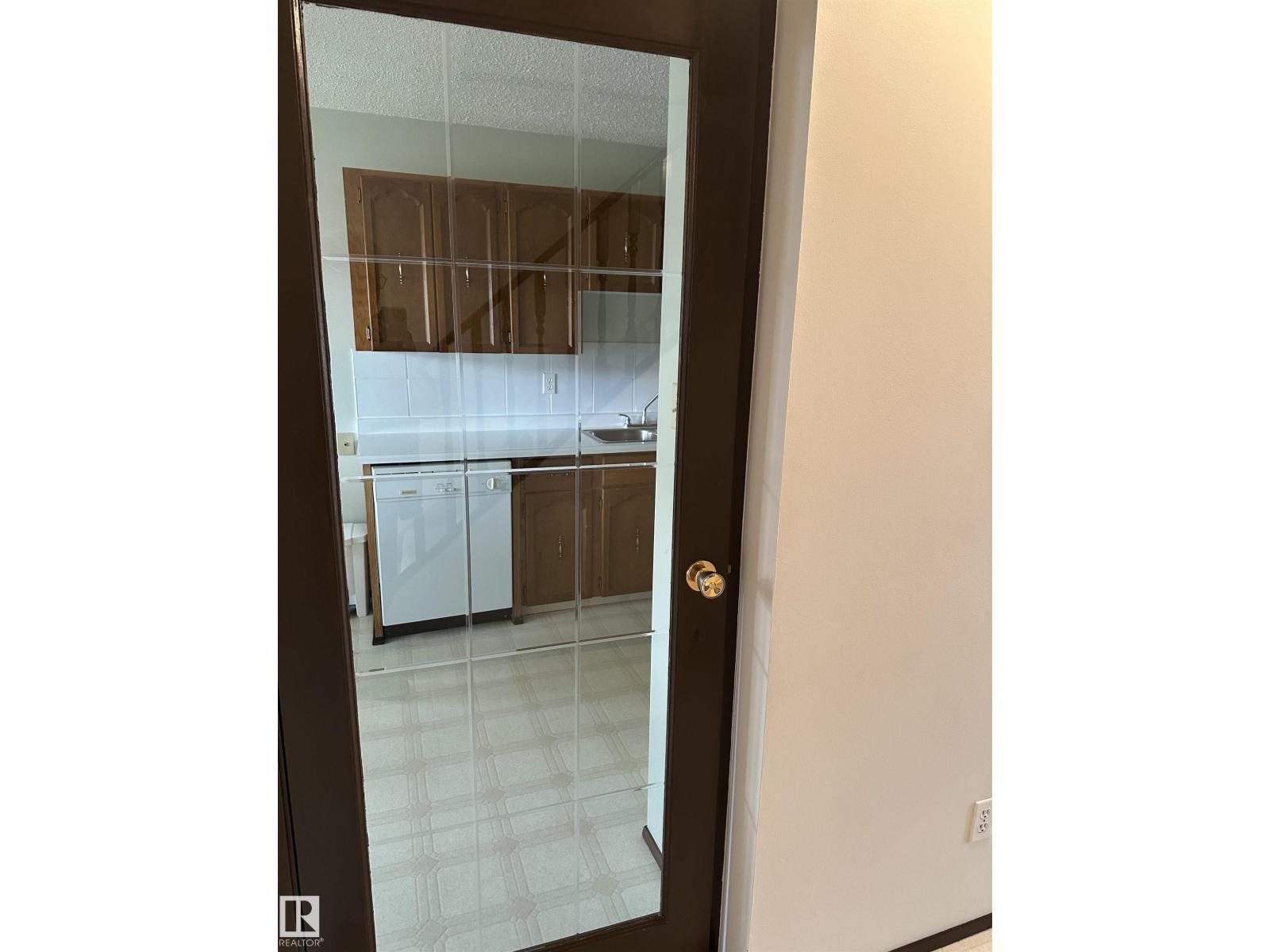 #35 4707 126 AV NW