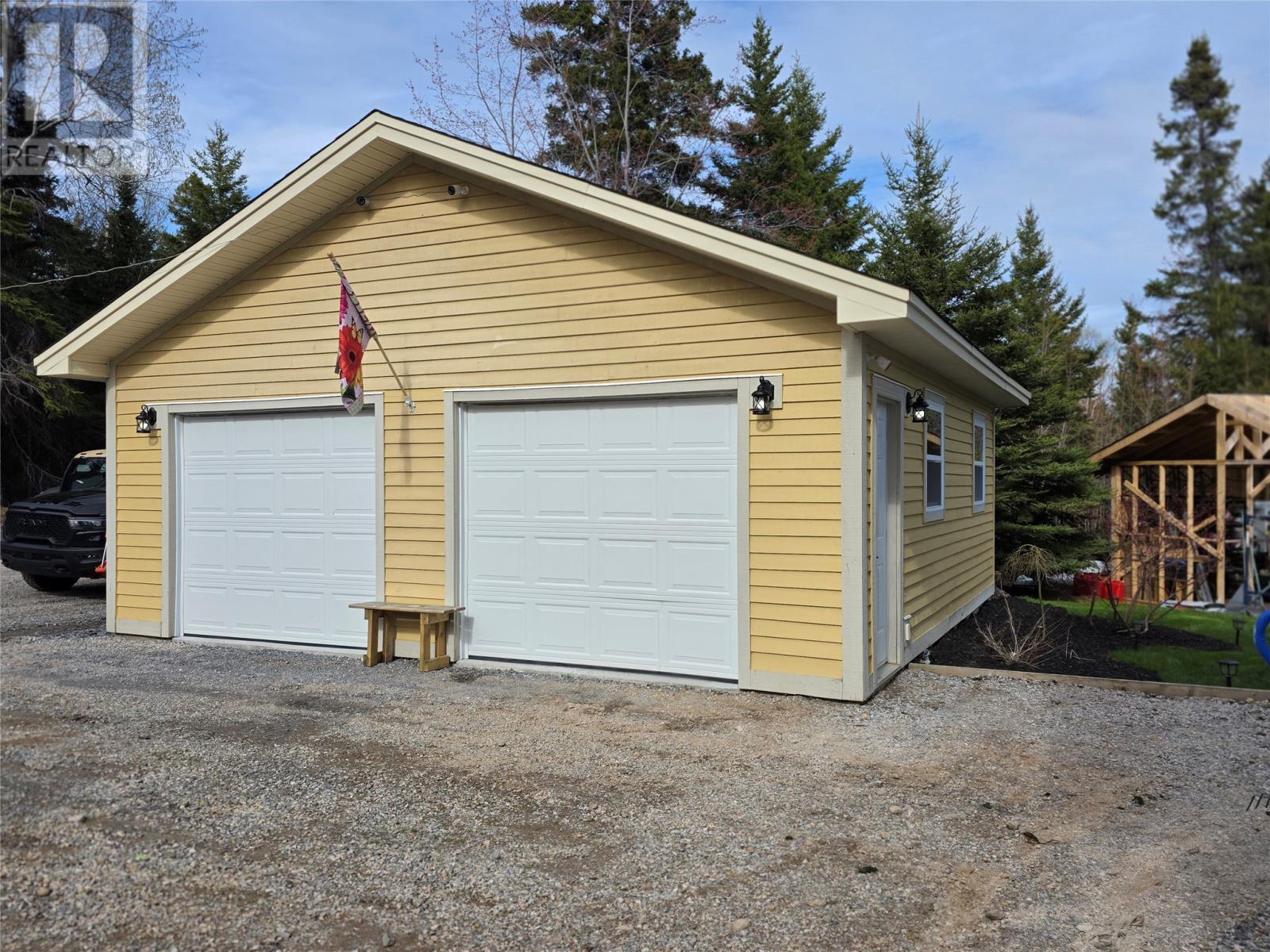 4 Brook Close