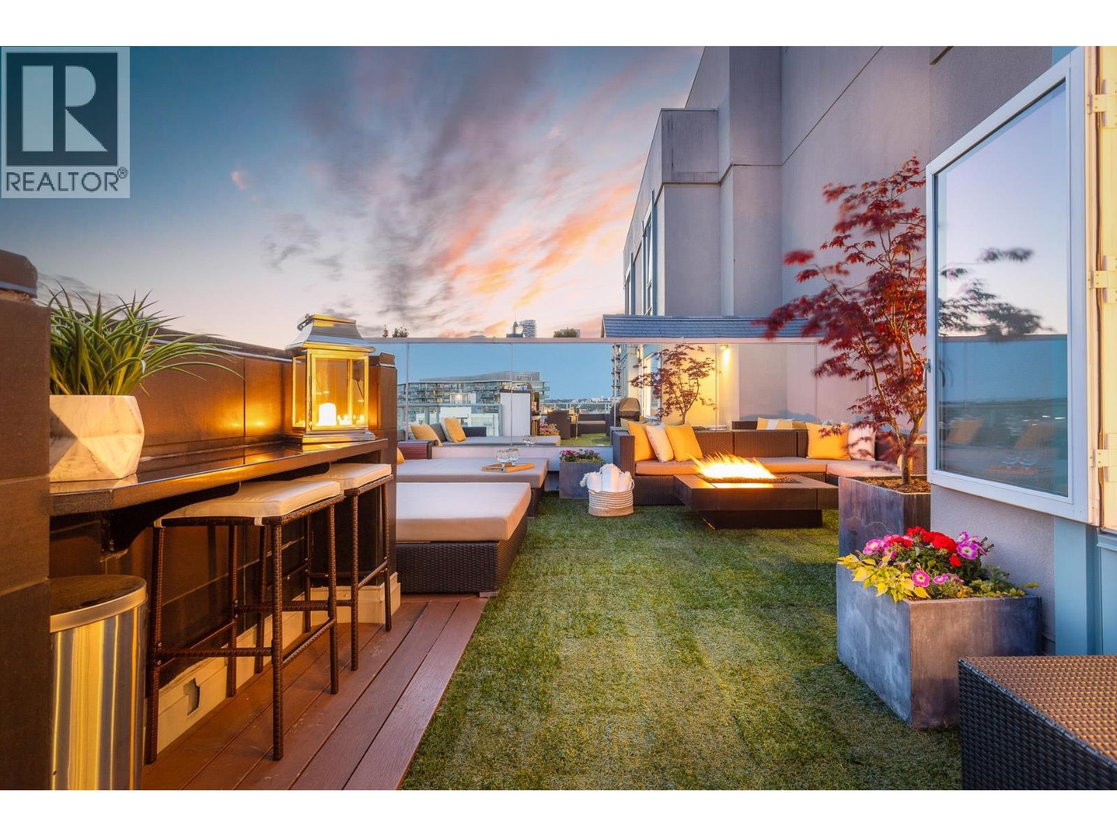 PH1 930 CAMBIE STREET