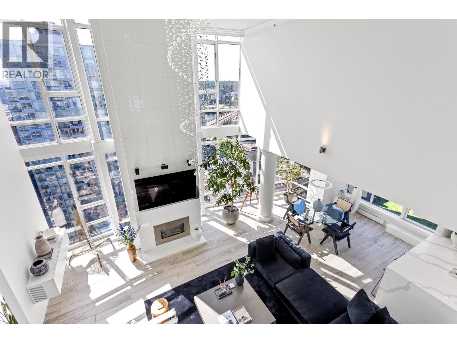 PH1 930 CAMBIE STREET