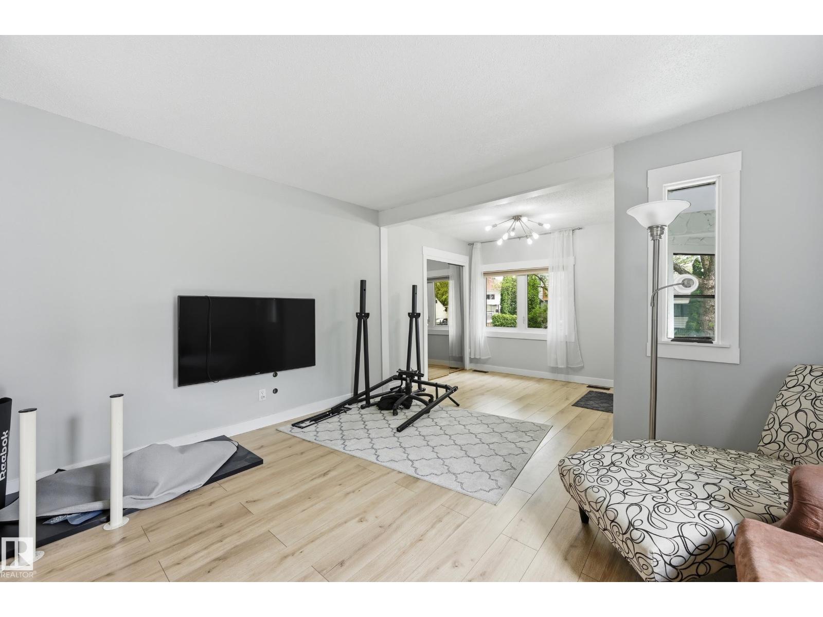 12326 92 ST NW