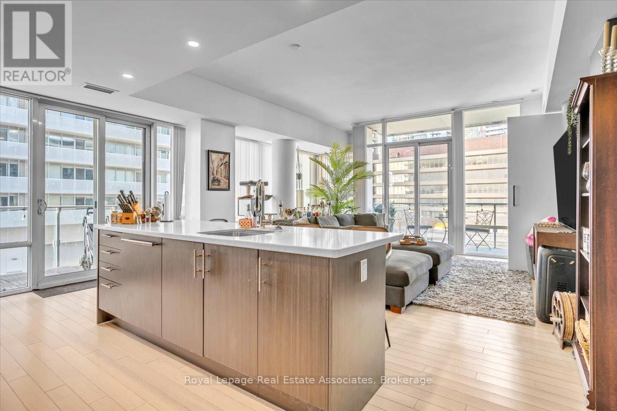 323 - 29 QUEENS QUAY E