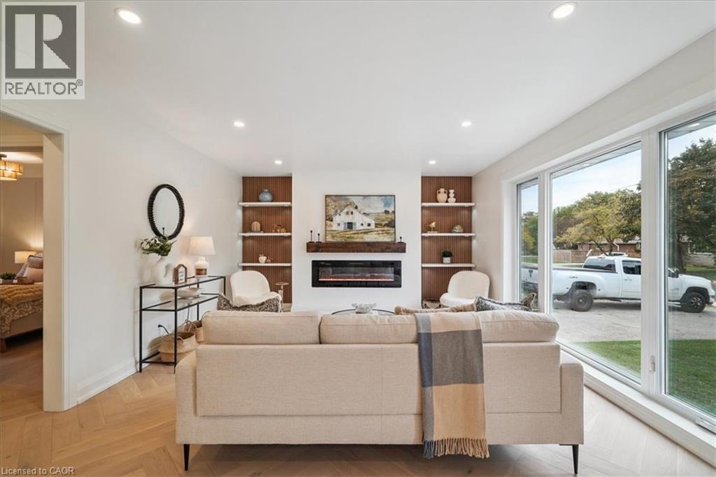 1391 MOUNTAIN GROVE Avenue