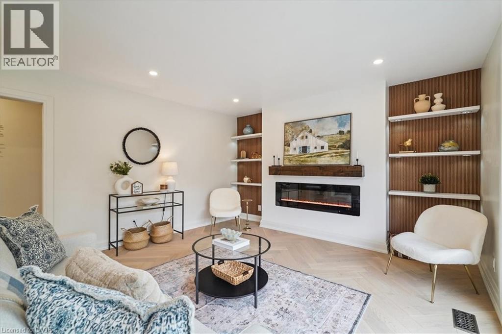 1391 MOUNTAIN GROVE Avenue