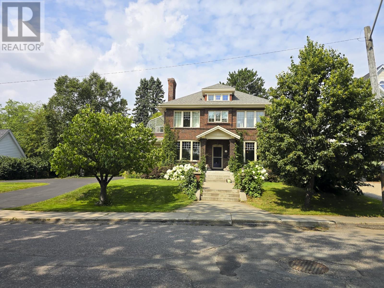 124 Summit AVE