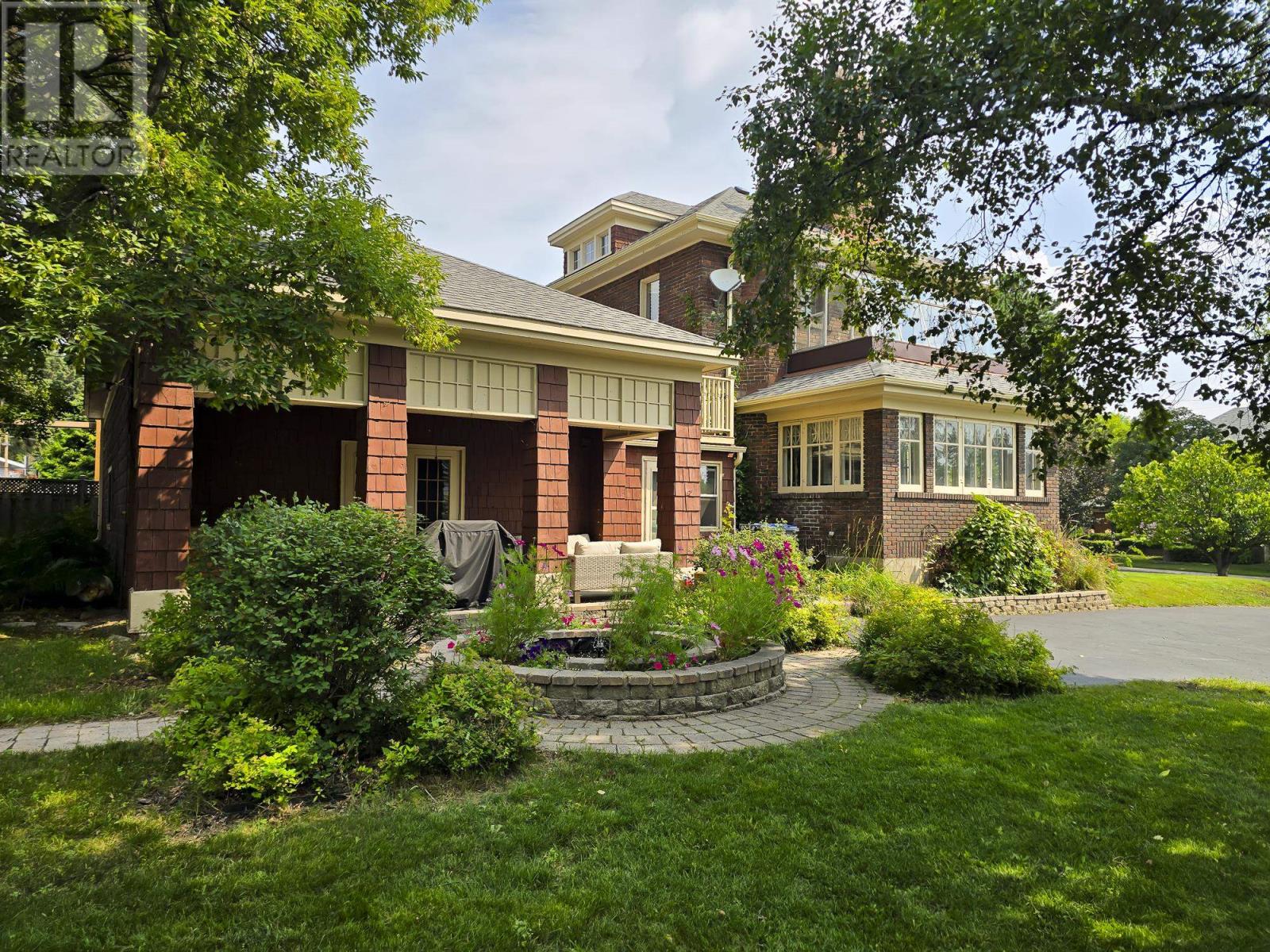 124 Summit AVE