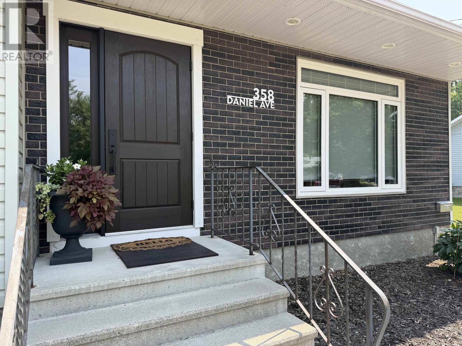 358 Daniel AVE