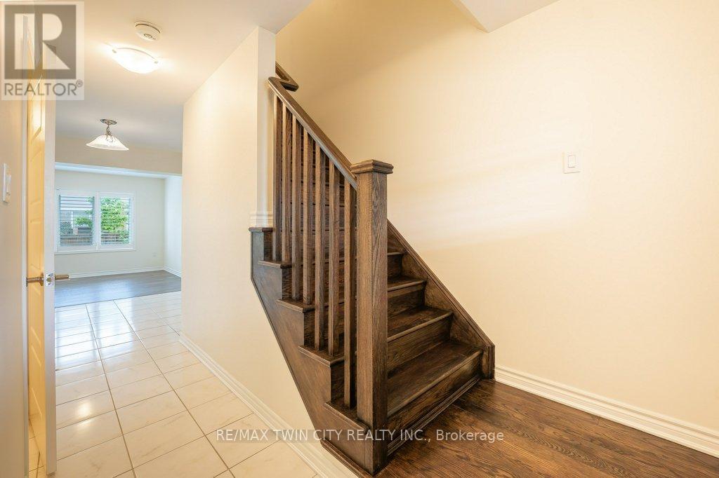 20 - 455 GUELPH AVENUE