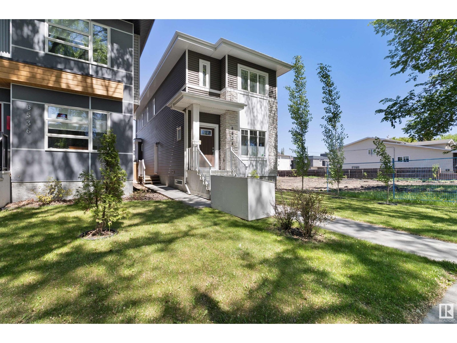 8534 81 AV NW