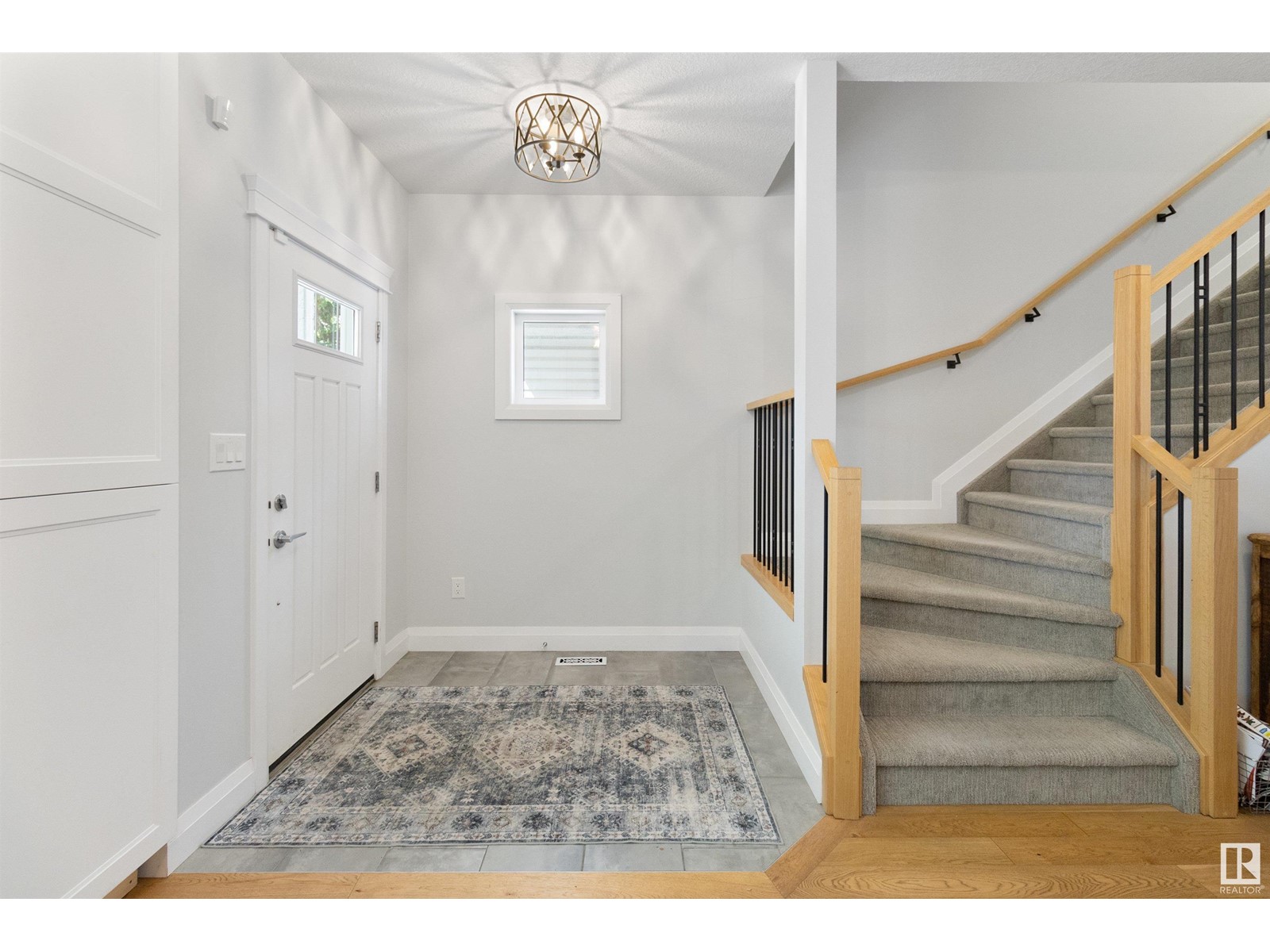 8534 81 AV NW