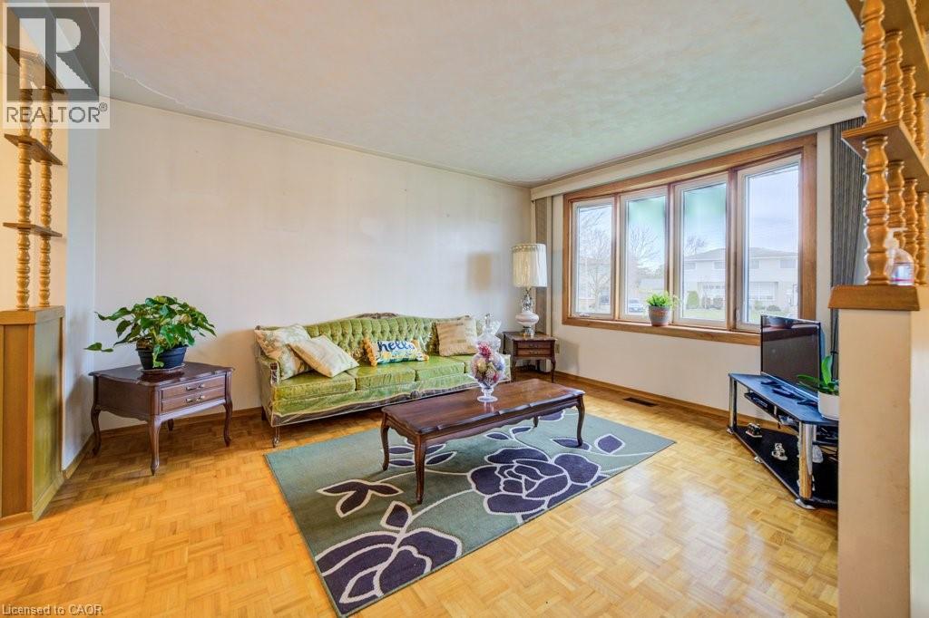 131 THUNDERBIRD Drive