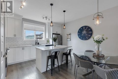 11 Sage Bluff Gate NW Calgary AB T3R1T5