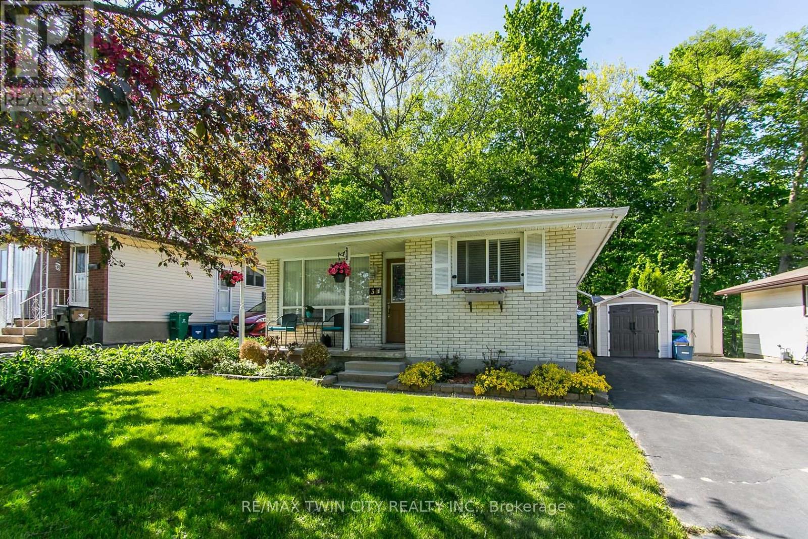 34 BLACKHORNE CRESCENT