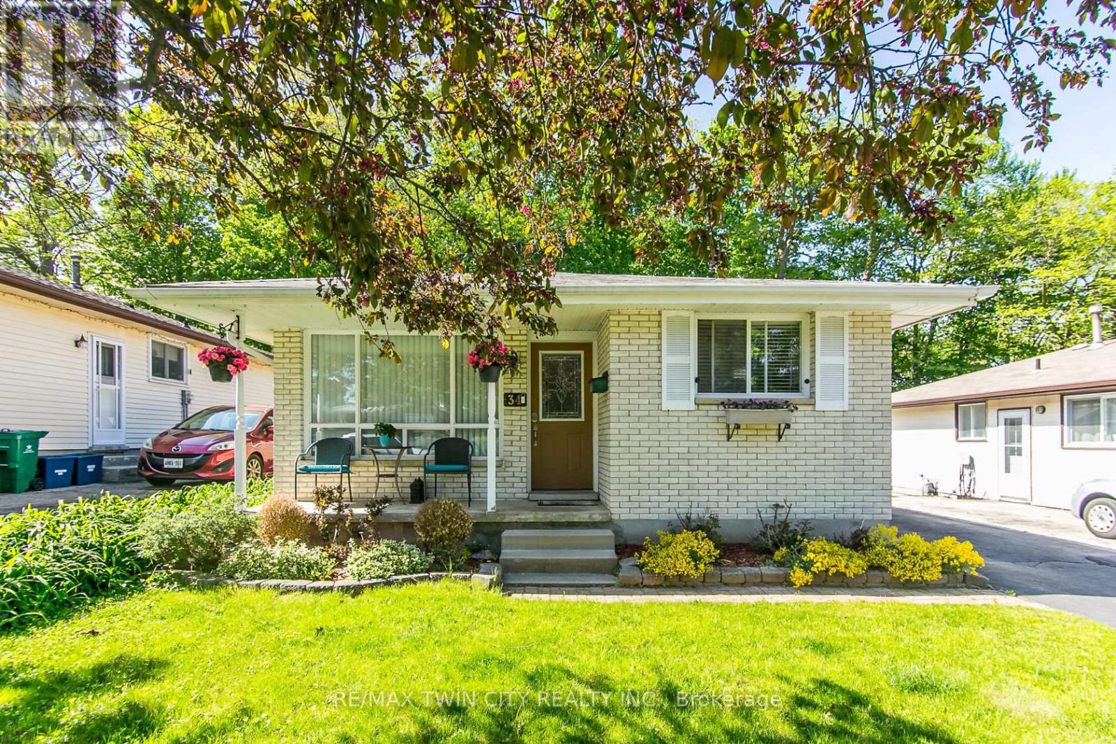 34 BLACKHORNE CRESCENT
