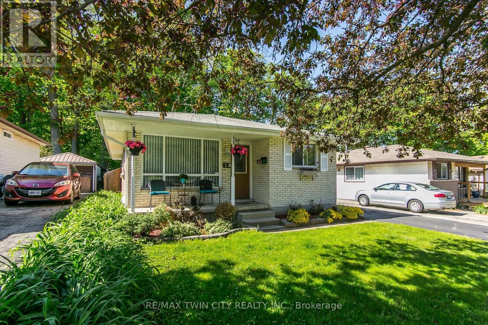 34 BLACKHORNE CRESCENT