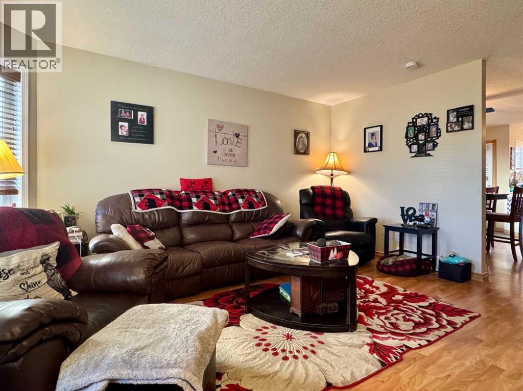 122 Mt Rundle Road W