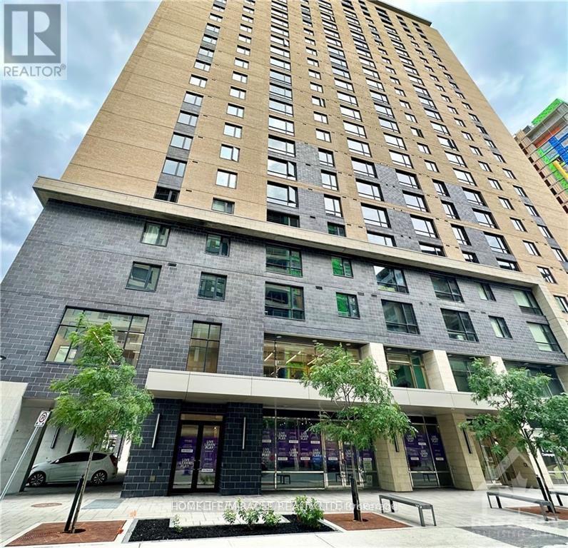 1610 - 105 CHAMPAGNE AVENUE