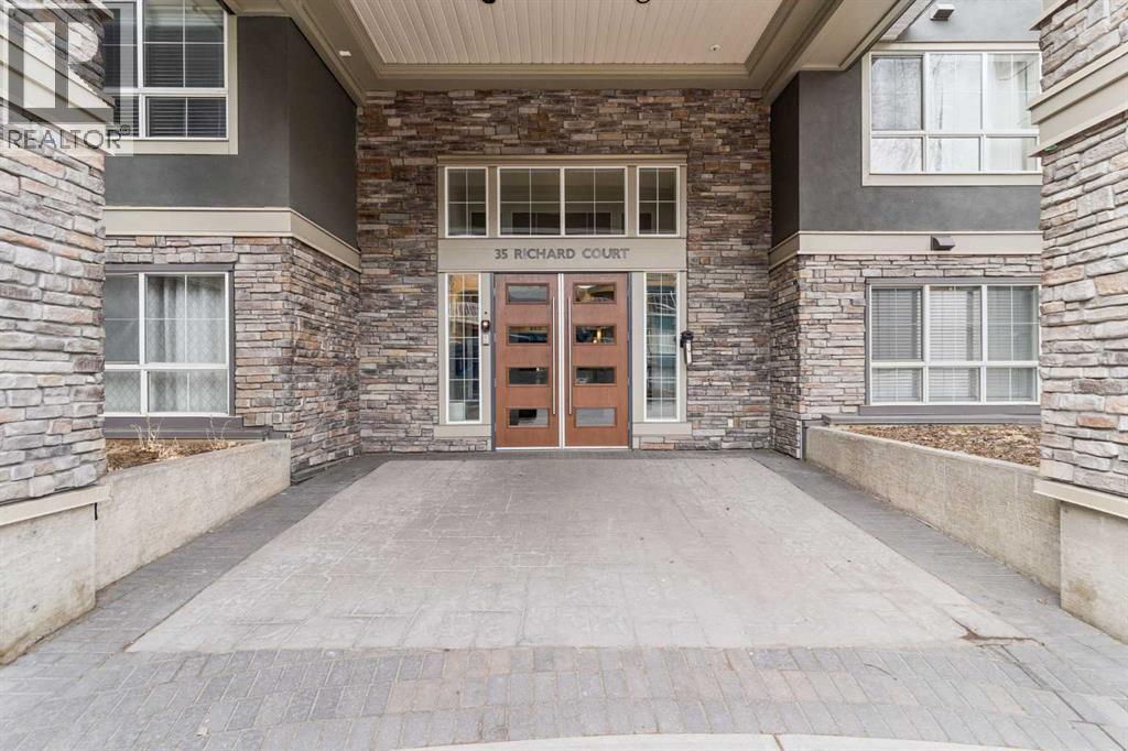 113, 35 Richard Court SW