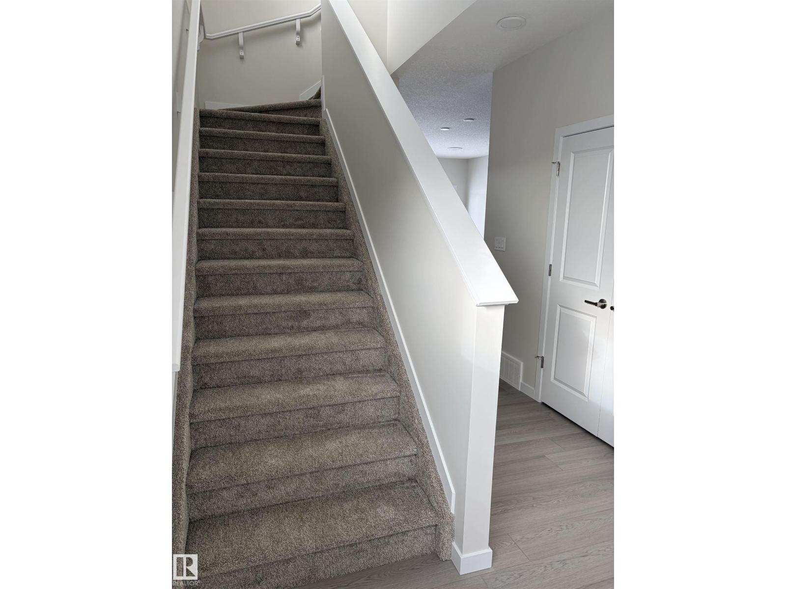 5756 HAWTHORN COMMON SW