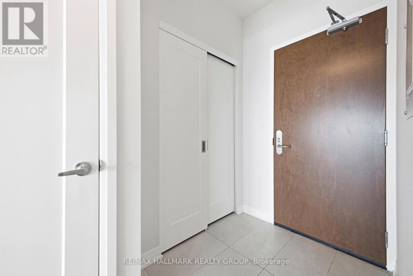 3703 - 805 CARLING AVENUE