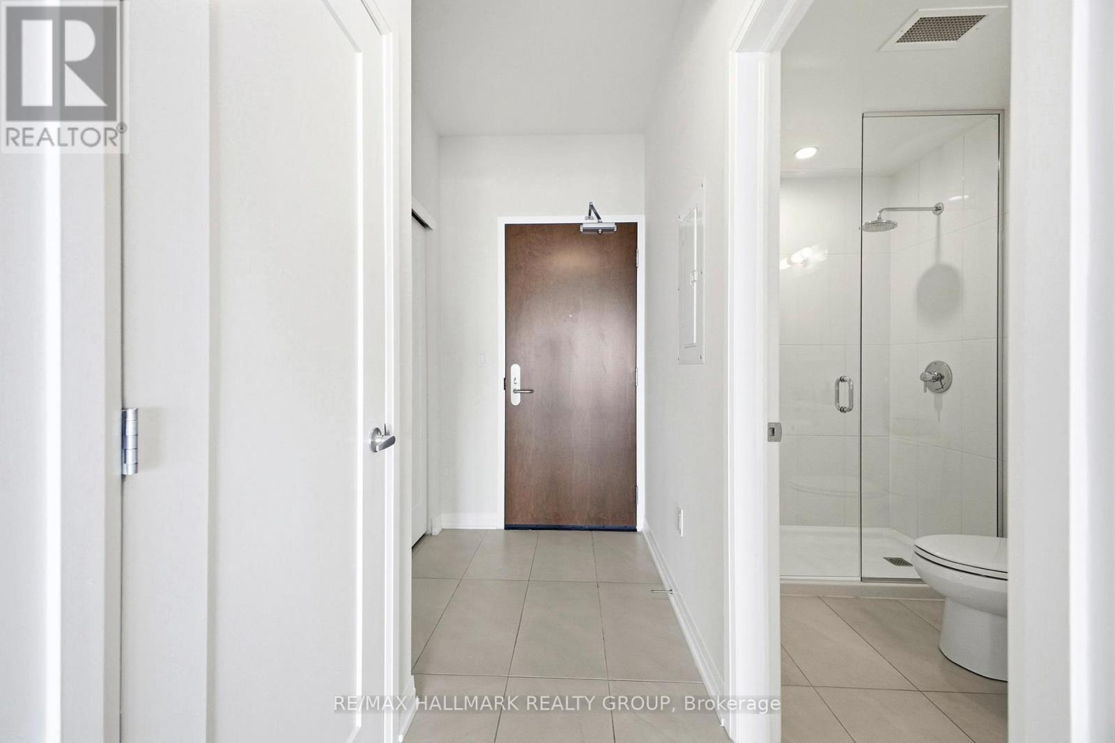 3703 - 805 CARLING AVENUE