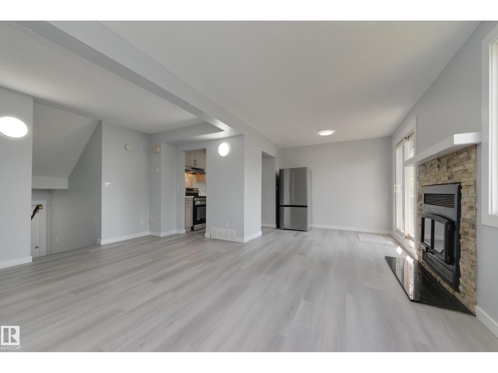 1516A 69 ST NW