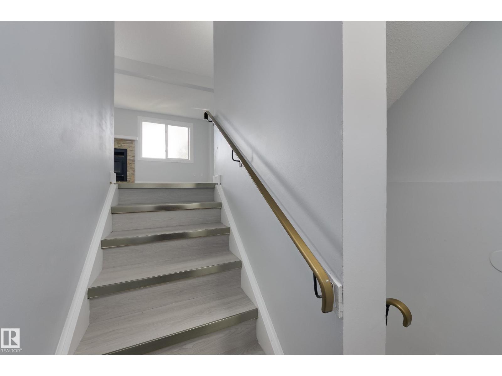 1516A 69 ST NW