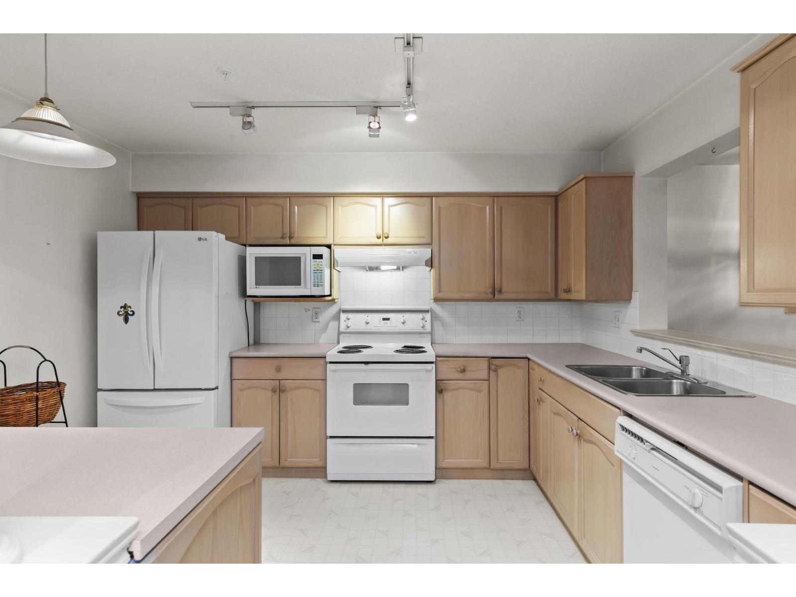 208 2575 WARE STREET