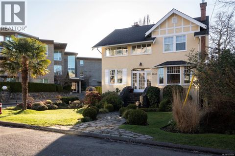 2663 Orchard Ave Oak Bay BC V8S3B4