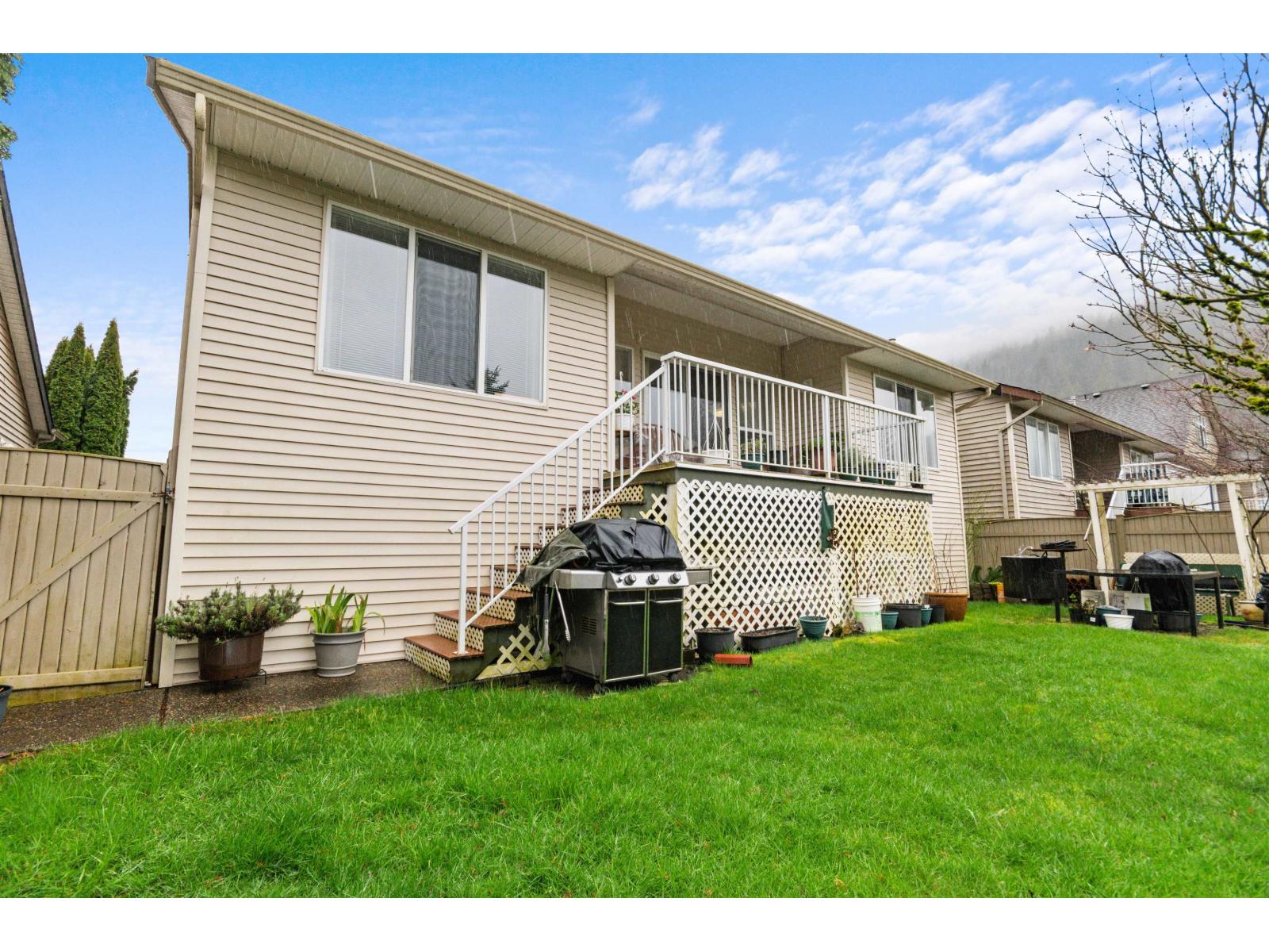 9 349 WALNUT AVENUE|Harrison Hot Springs