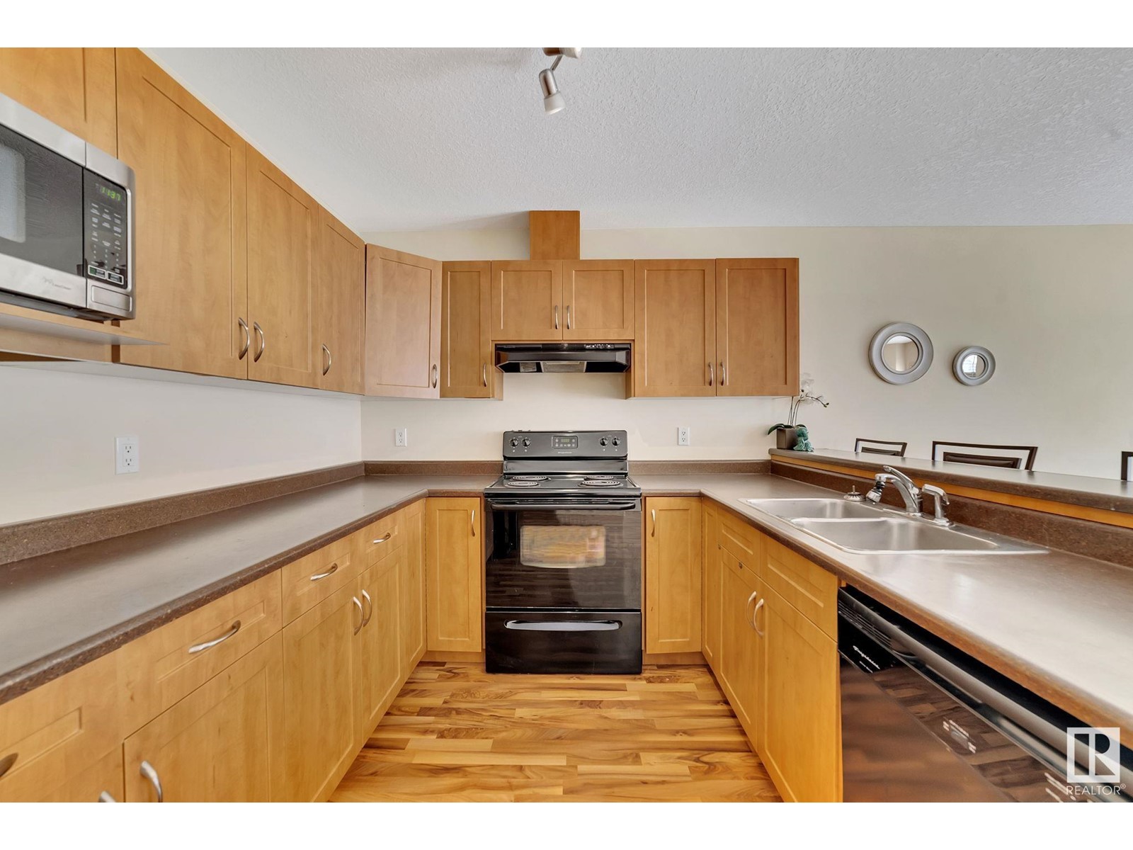 #5 16317 64 ST NW