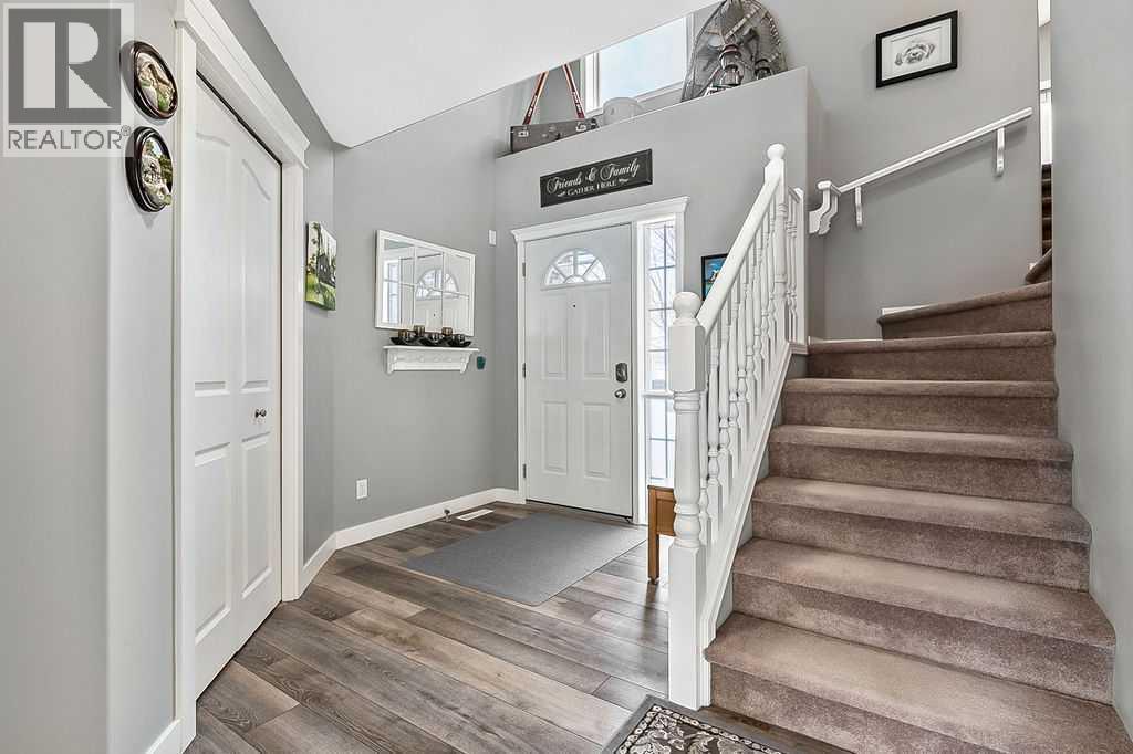 115 Cougarstone Square SW