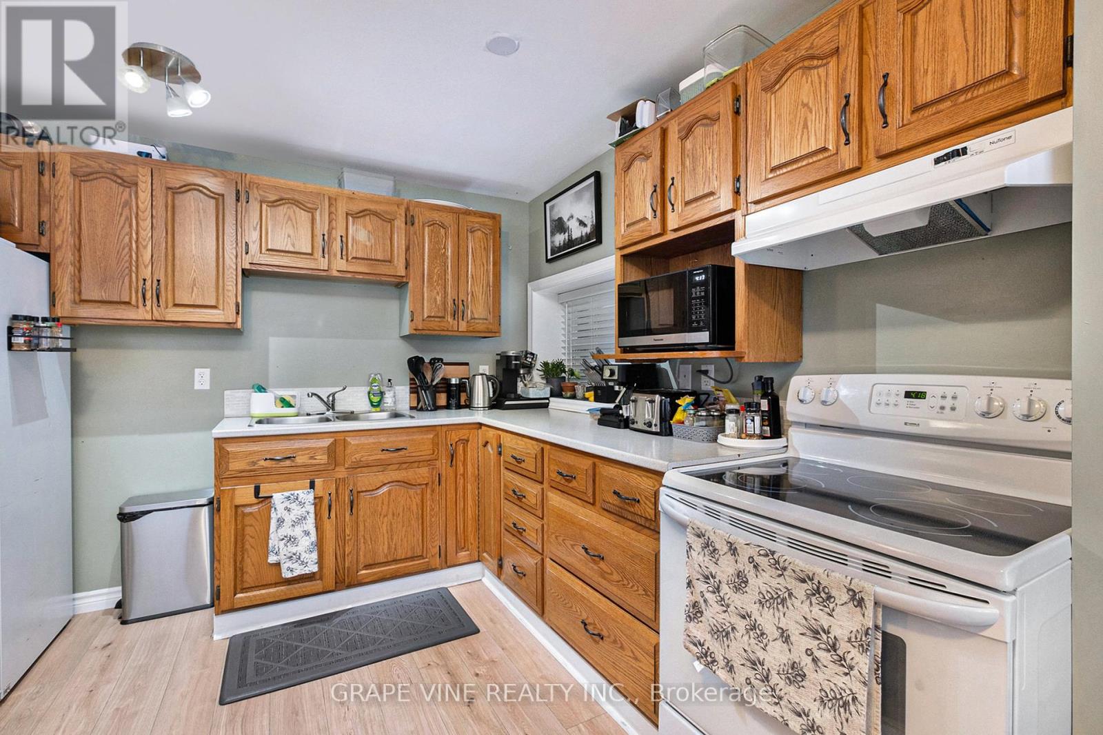 APARTMENT 1 AND 2 - 261 ELGIN STREET W