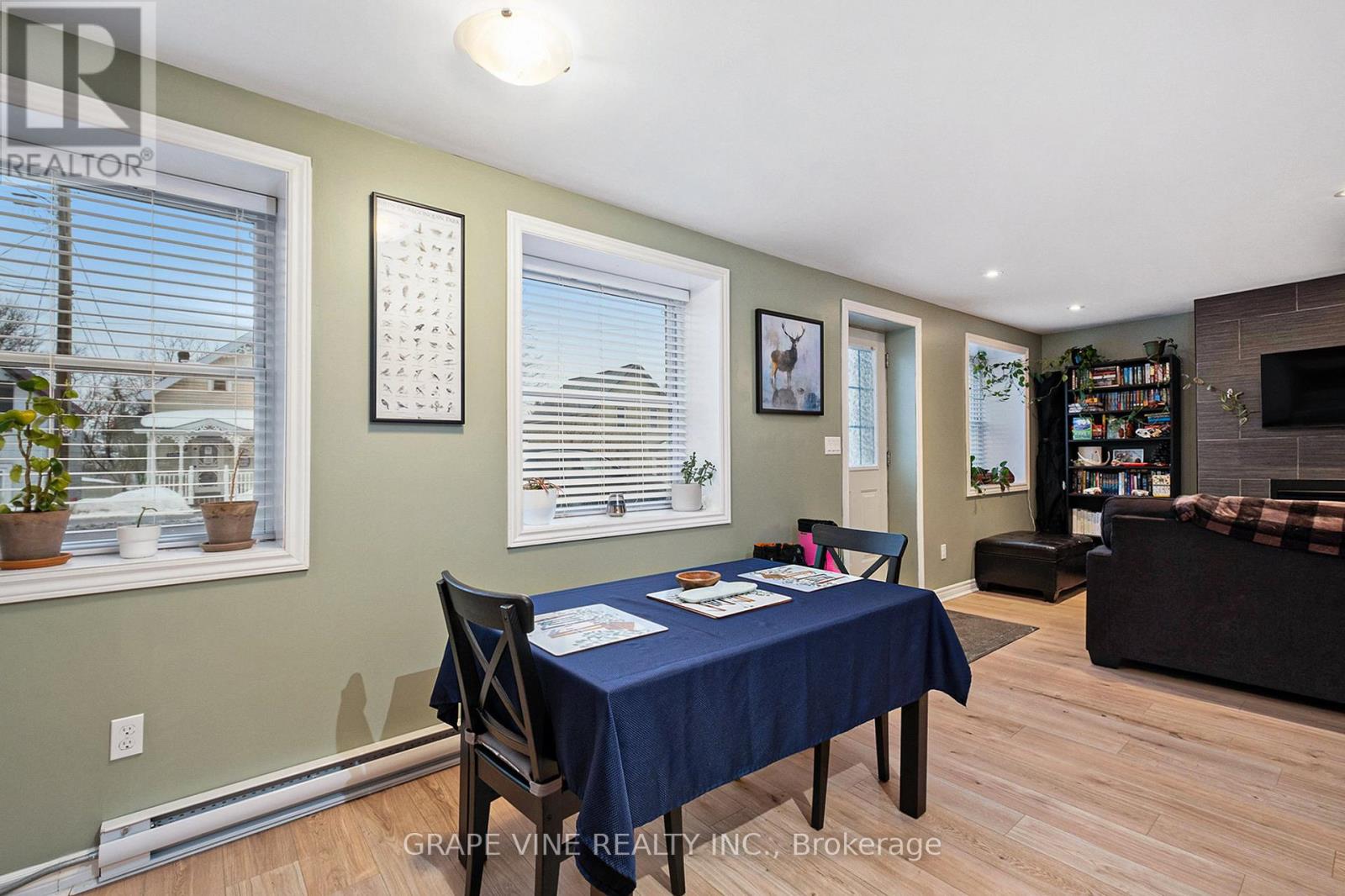 APARTMENT 1 AND 2 - 261 ELGIN STREET W