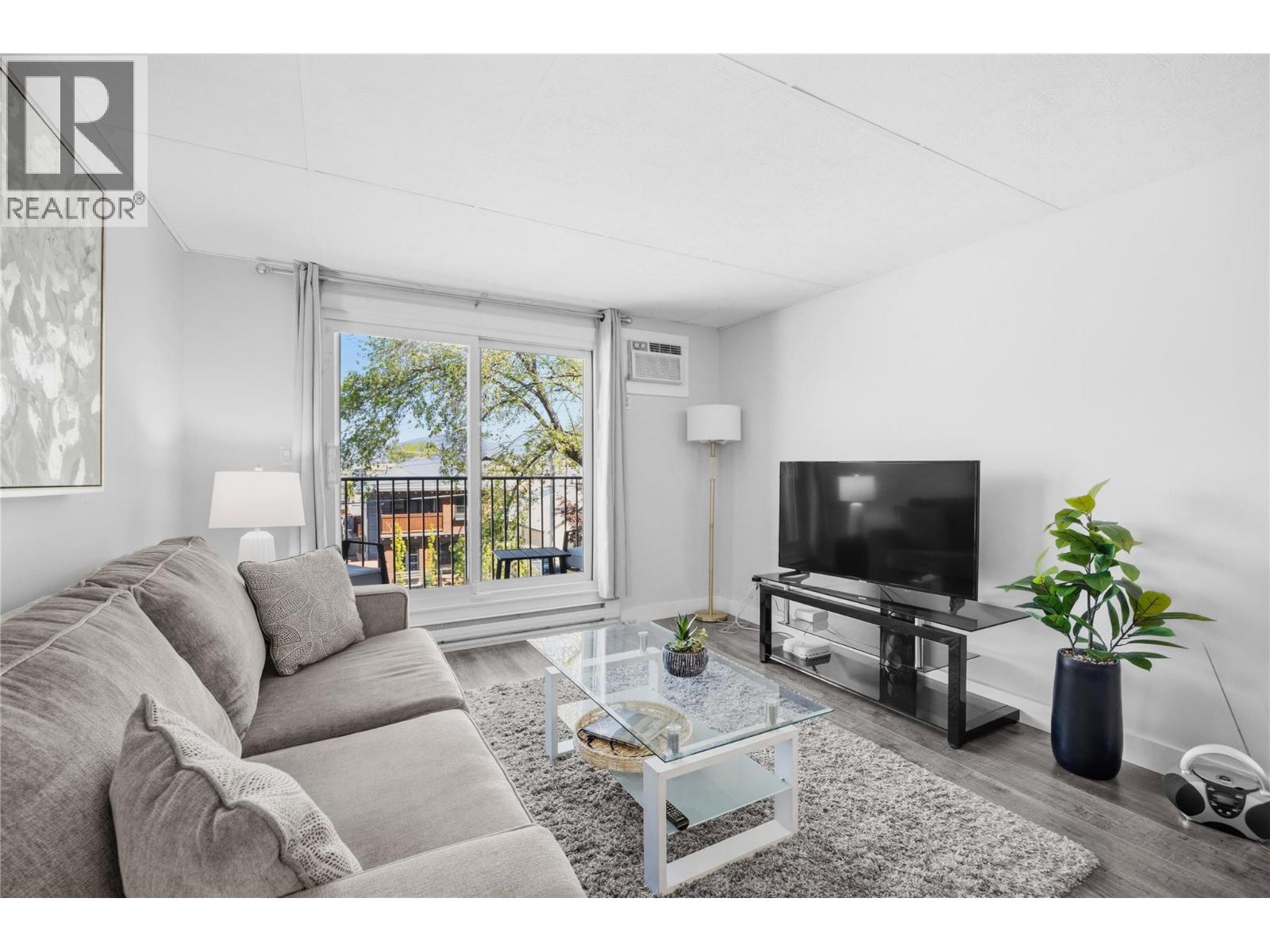 922 DYNES Avenue Unit# 207