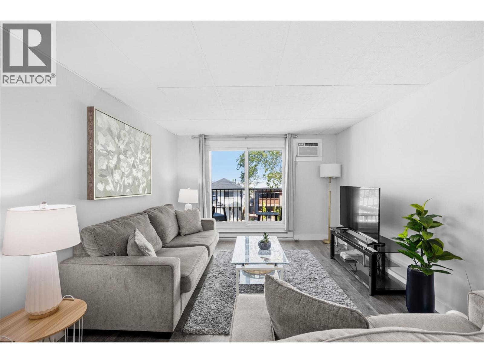 922 DYNES Avenue Unit# 207