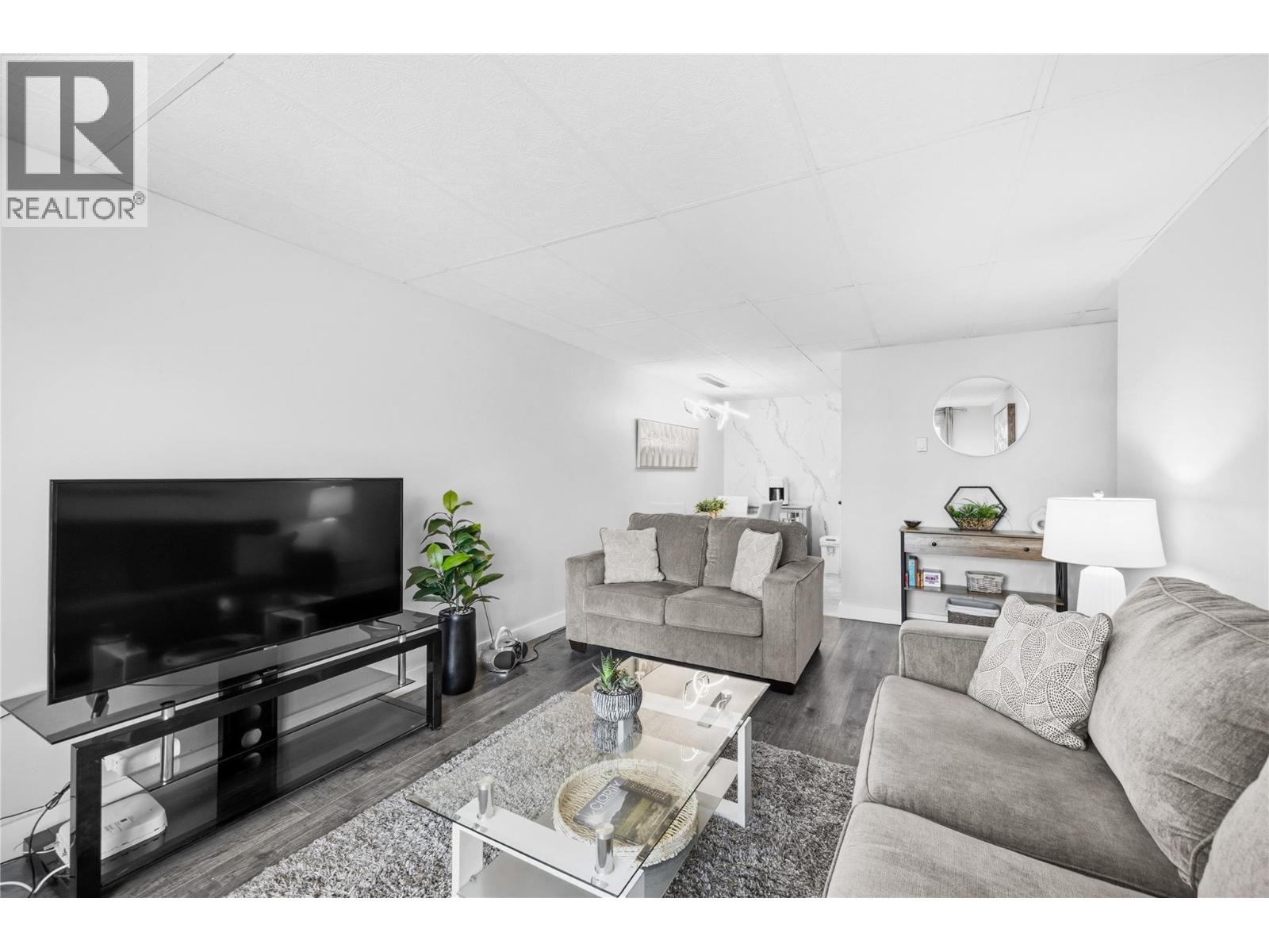 922 DYNES Avenue Unit# 207