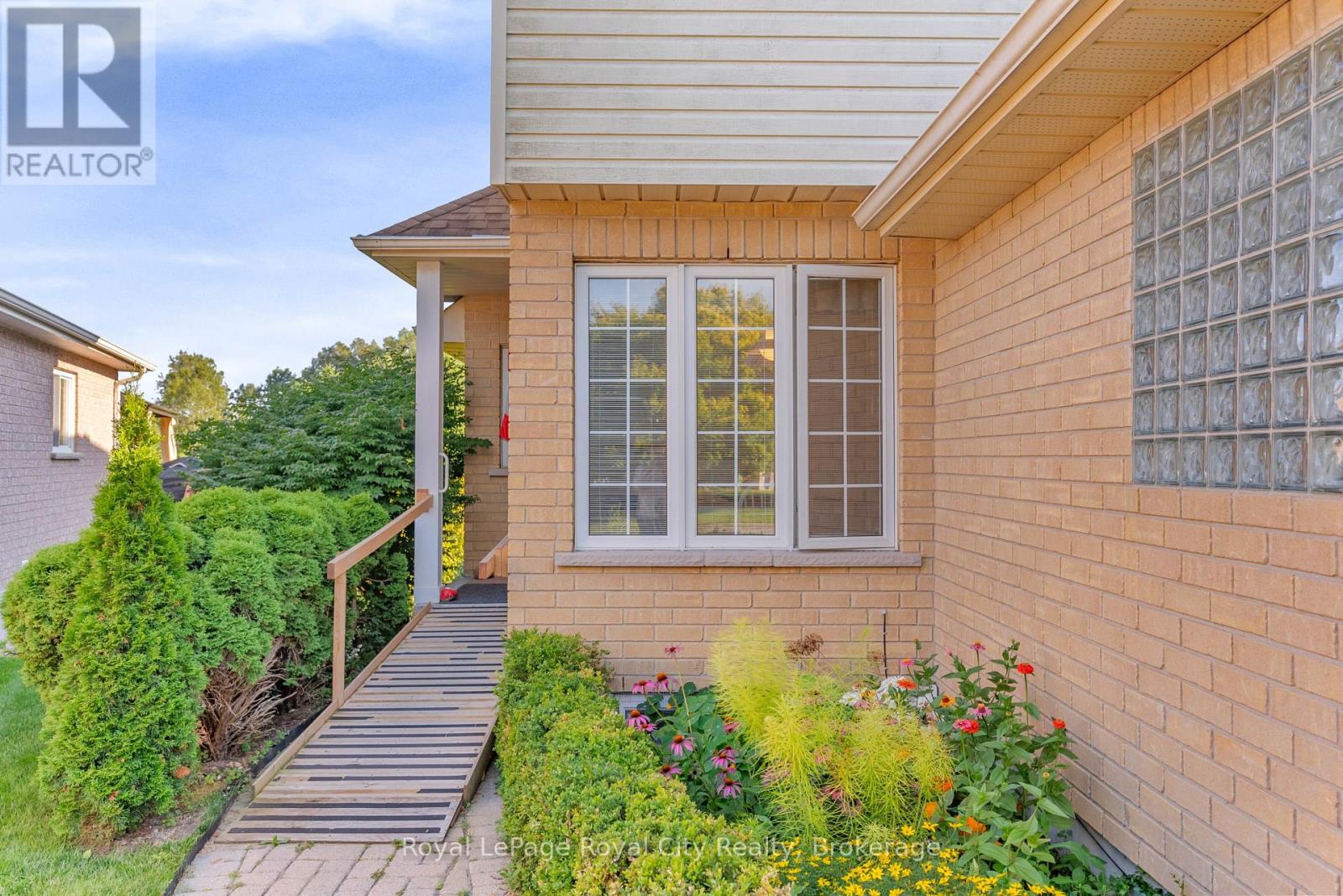 61 WAXWING CRESCENT