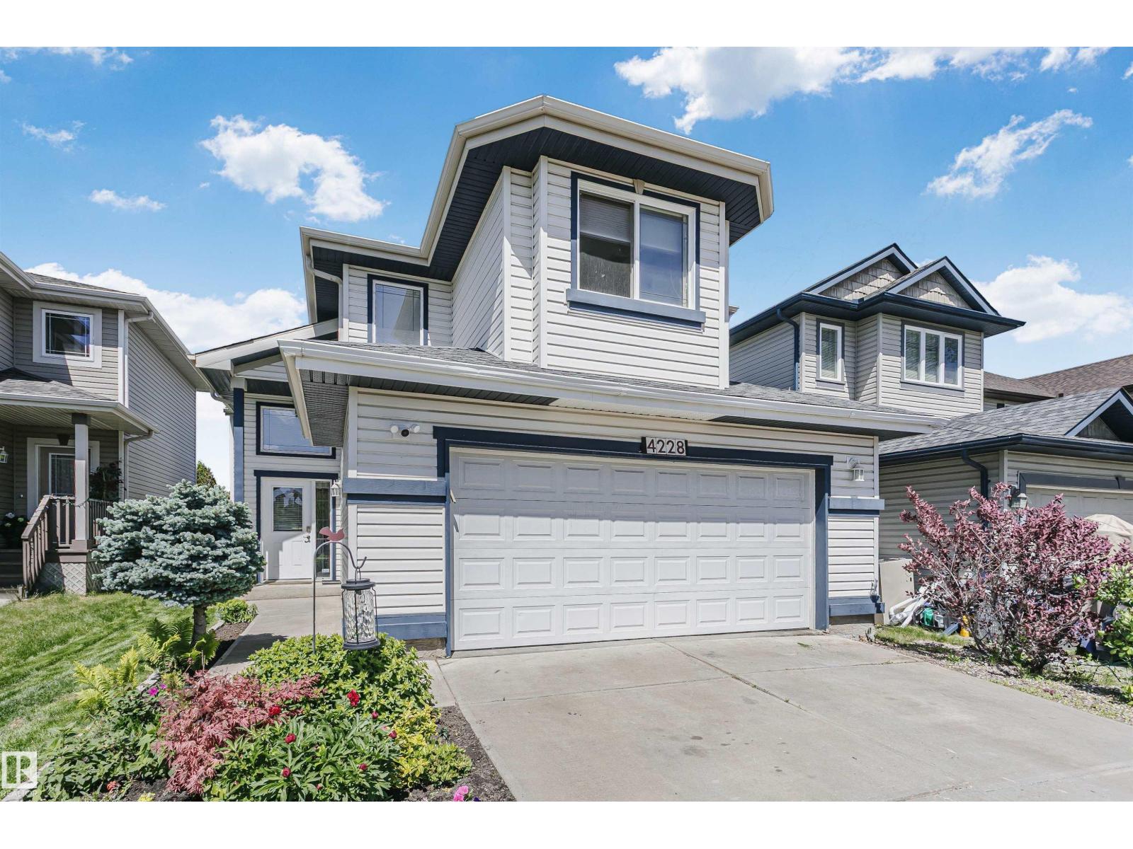 4228 162 AV NW