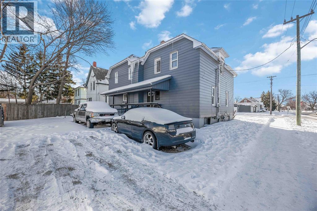 218-220 Mitton STREET South