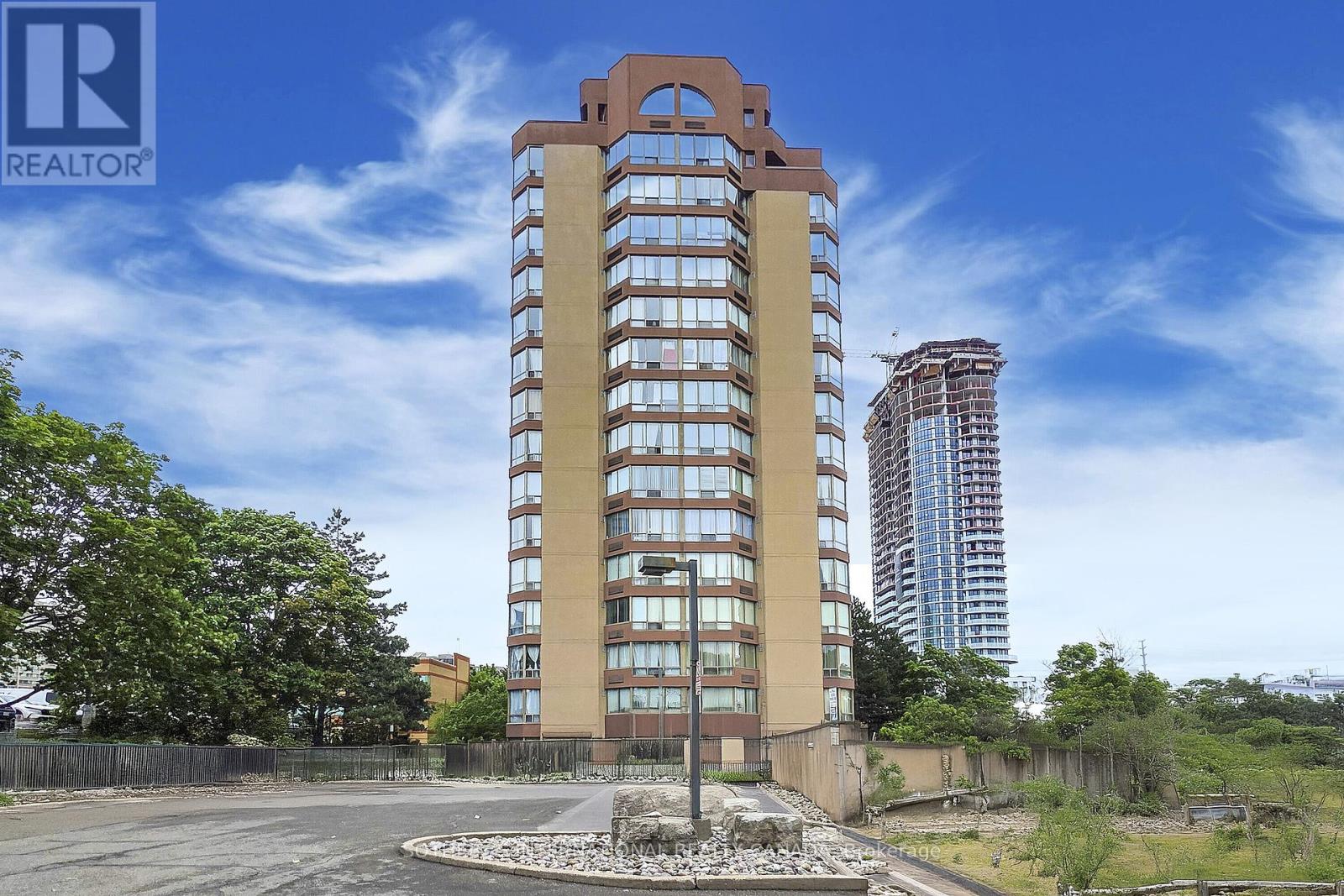 406 - 25 FAIRVIEW ROAD W