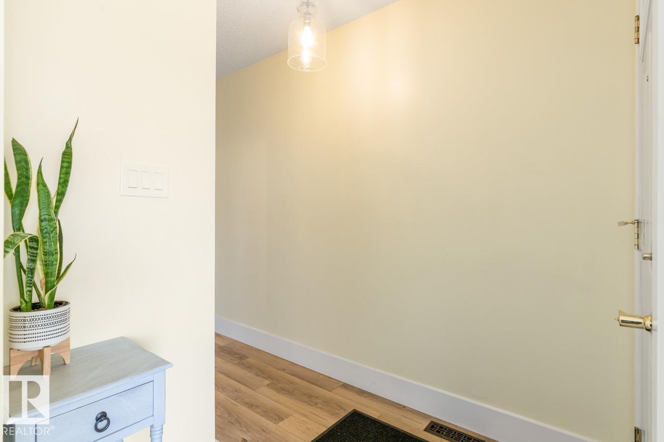 6908 19 AV NW