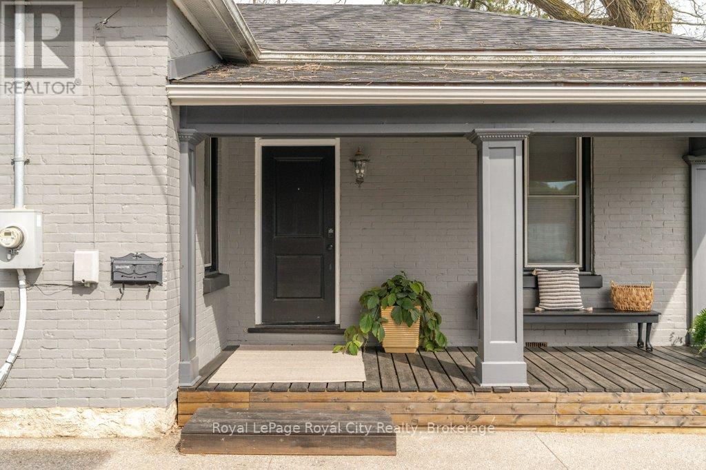 554 WOOLWICH STREET