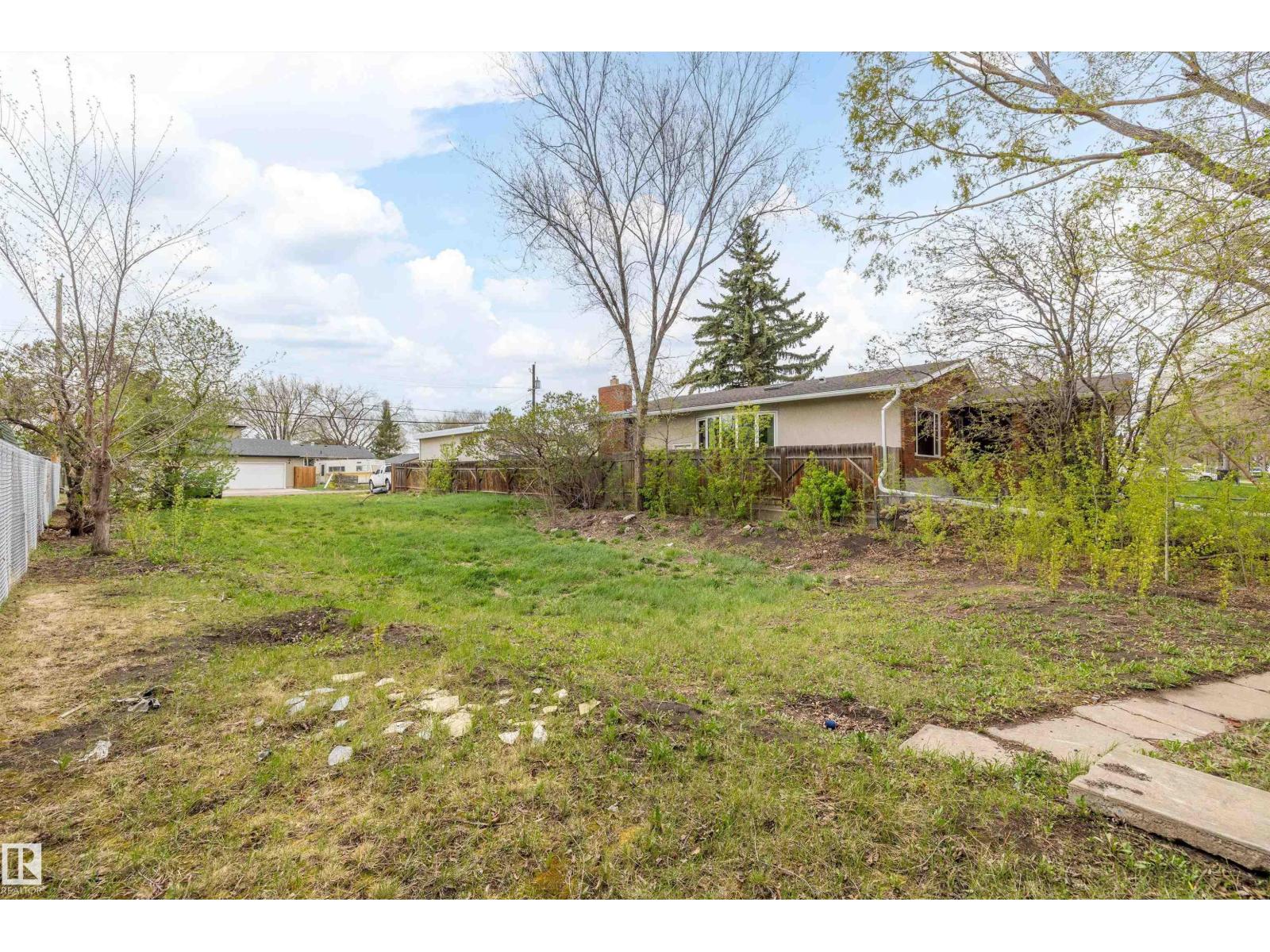 12128 80 ST NW